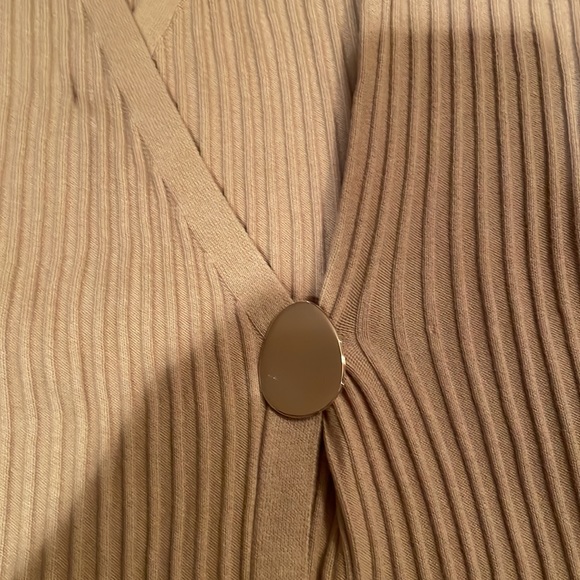 Ann Taylor Short Sleeve Tan V-Neck Sweater Size Small - Picture 5 of 7